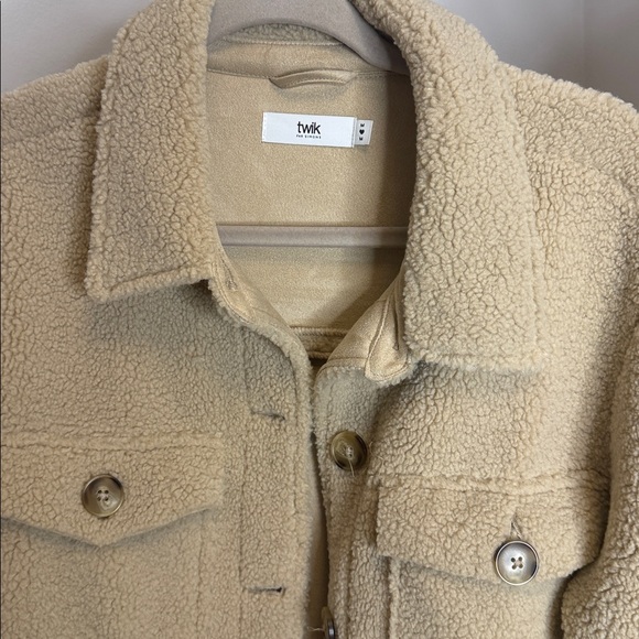 3/4 length shacket - Picture 2 of 5